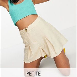 New Look Petite button city shorts in stone